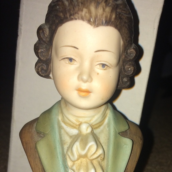 Figurines - Picture 2 of 3